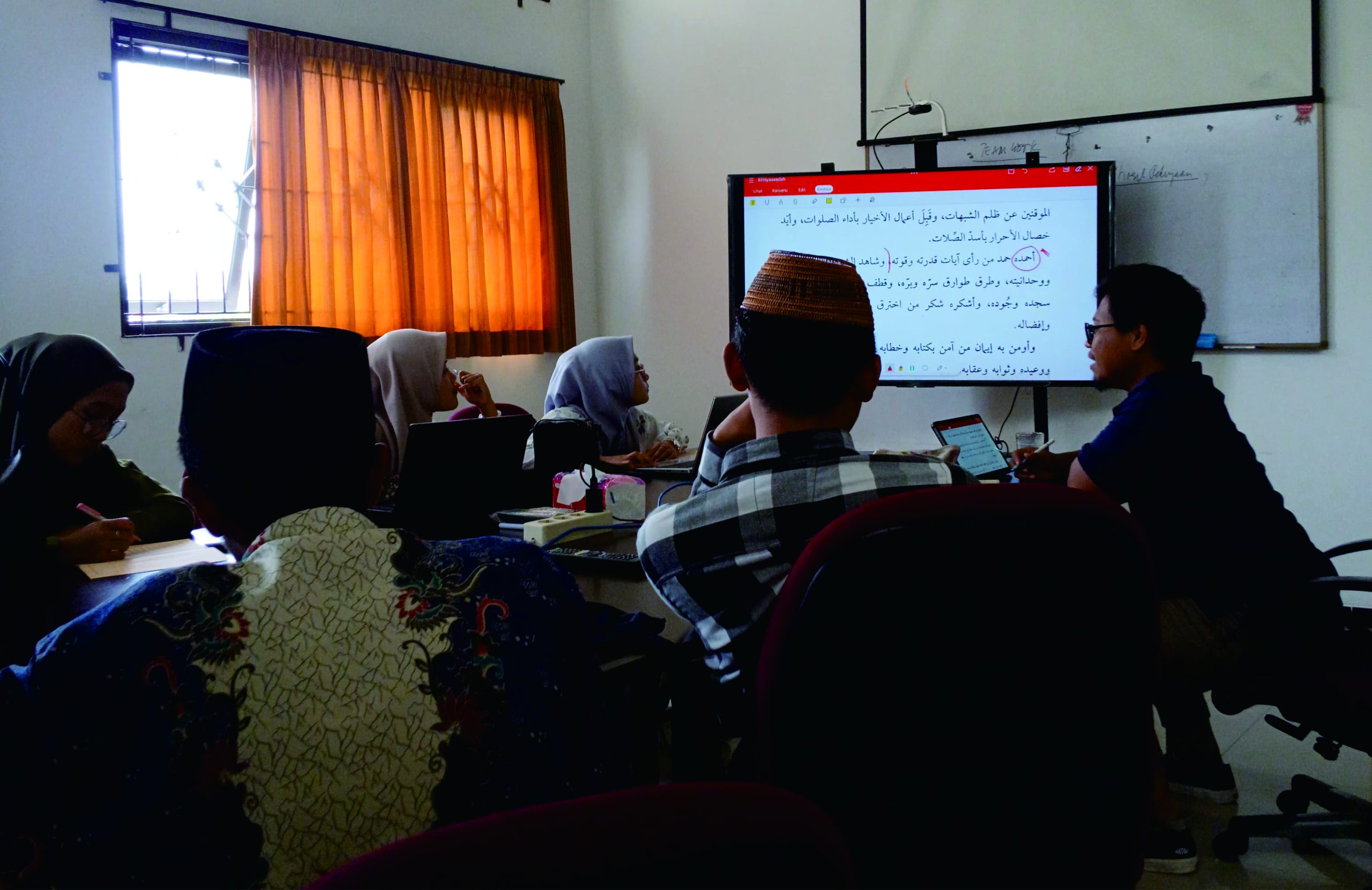 Baca Kitab Kuning sambil Belajar Membuat Puisi